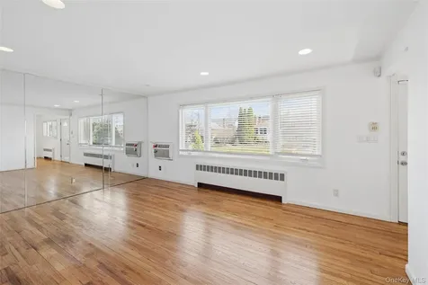 31 Evelyn Lane Syosset NY 11791