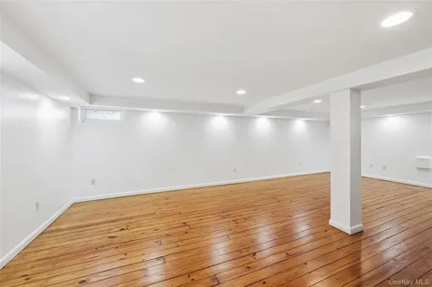 31 Evelyn Lane Syosset NY 11791