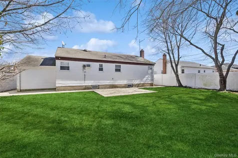 31 Evelyn Lane Syosset NY 11791