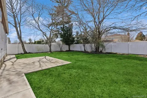 31 Evelyn Lane Syosset NY 11791