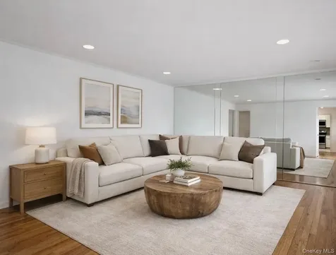 31 Evelyn Lane Syosset NY 11791