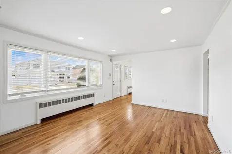 31 Evelyn Lane Syosset NY 11791