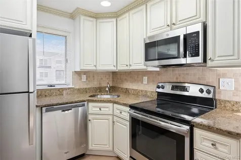 31 Evelyn Lane Syosset NY 11791