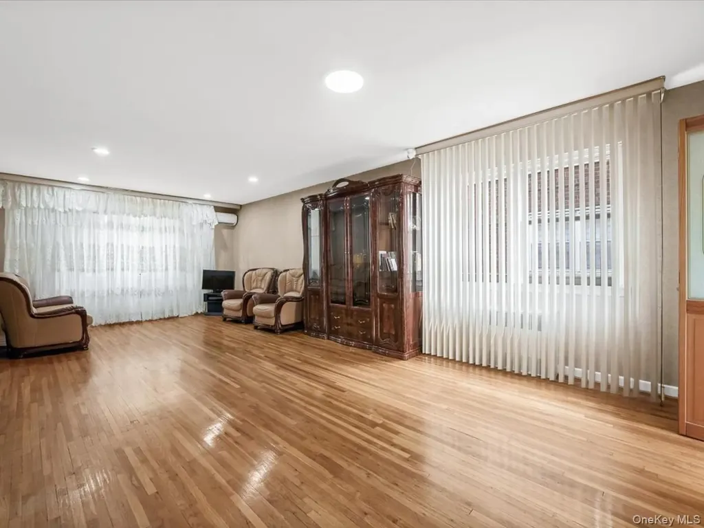 15314 76th Road Flushing NY 11367