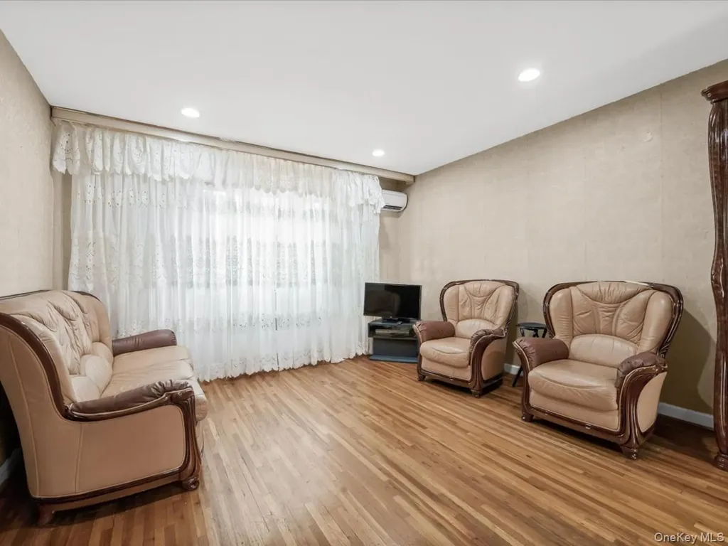 15314 76th Road Flushing NY 11367