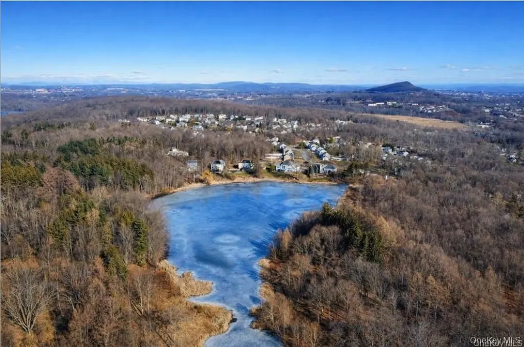 9 Benedict Lane New Windsor NY 12553