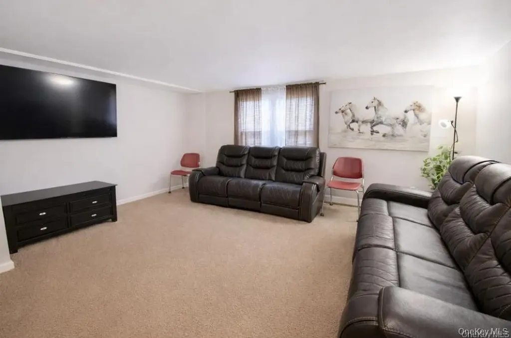 9 Benedict Lane New Windsor NY 12553
