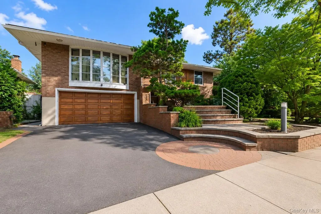 561 Golf Drive Valley Stream NY 11581