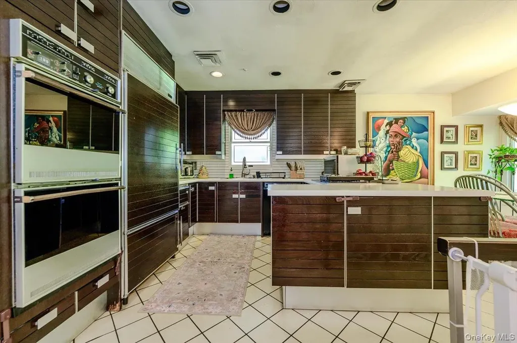 561 Golf Drive Valley Stream NY 11581