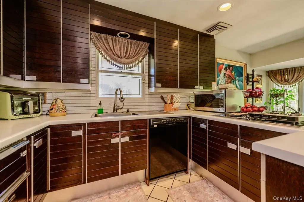 561 Golf Drive Valley Stream NY 11581