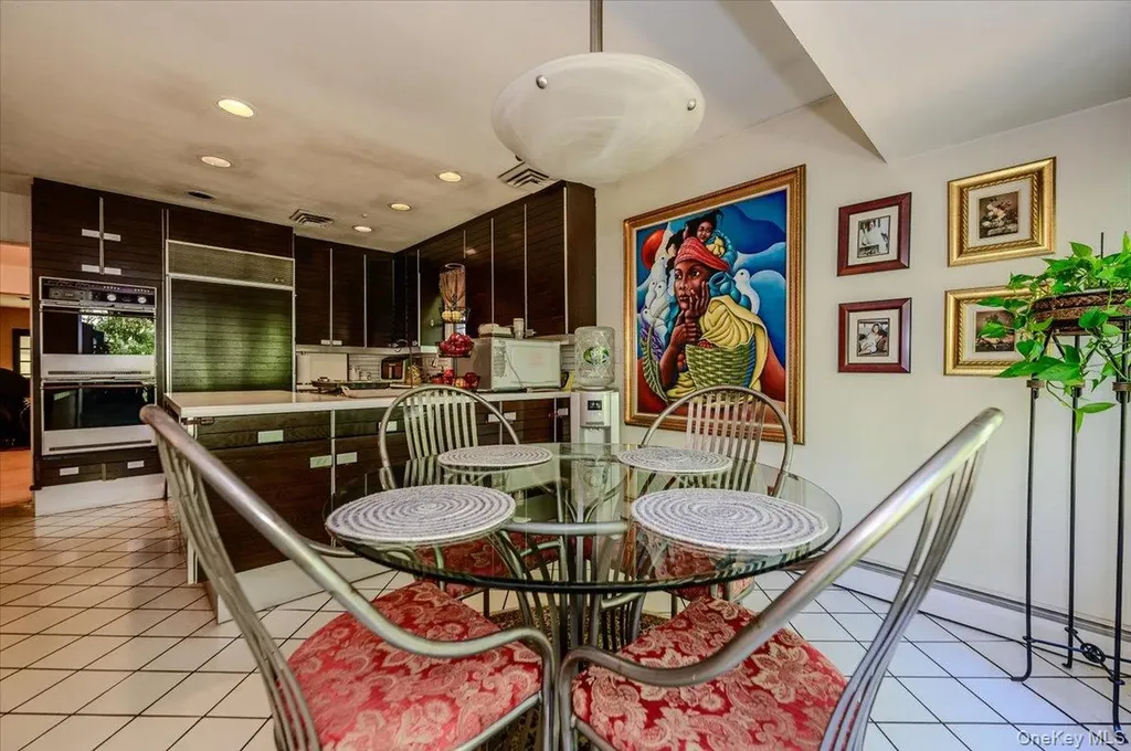 561 Golf Drive Valley Stream NY 11581