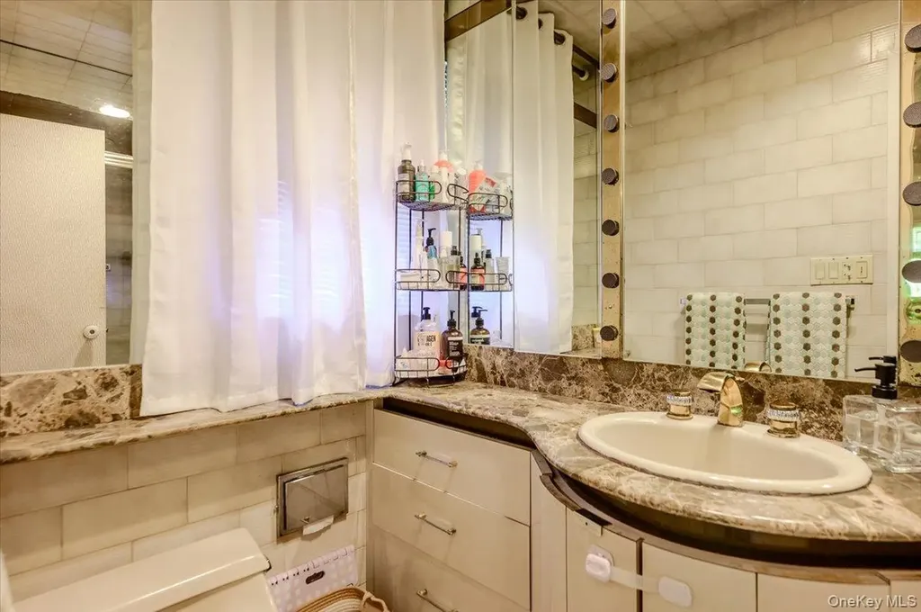 561 Golf Drive Valley Stream NY 11581