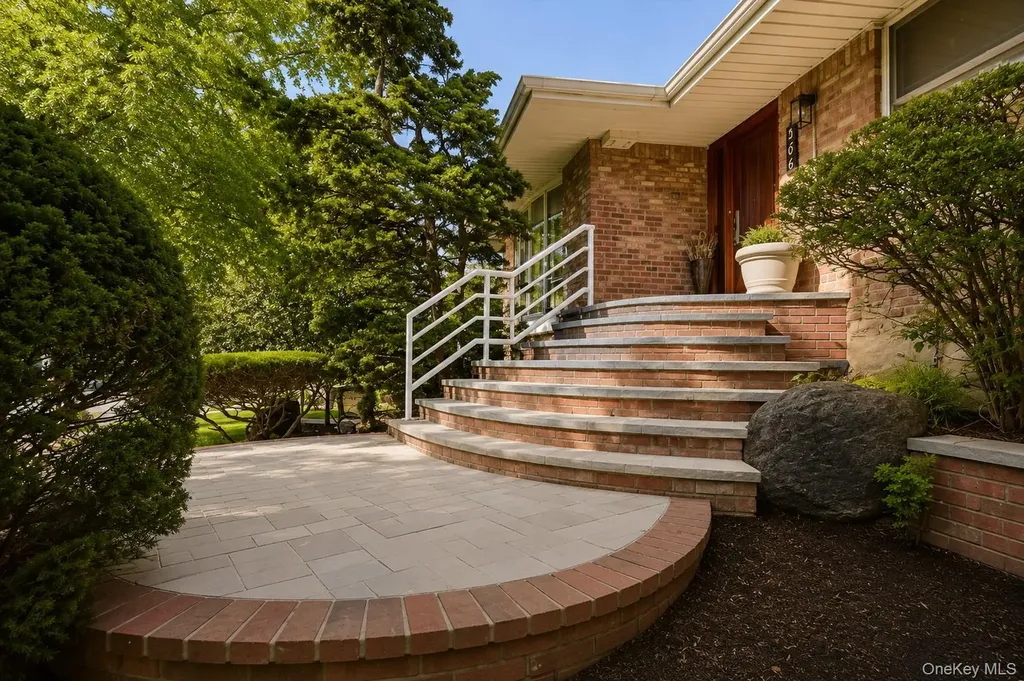 561 Golf Drive Valley Stream NY 11581