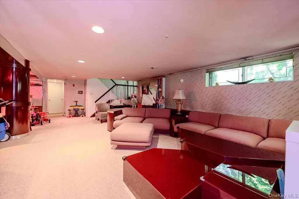 561 Golf Drive Valley Stream NY 11581