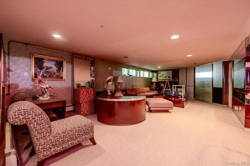 561 Golf Drive Valley Stream NY 11581