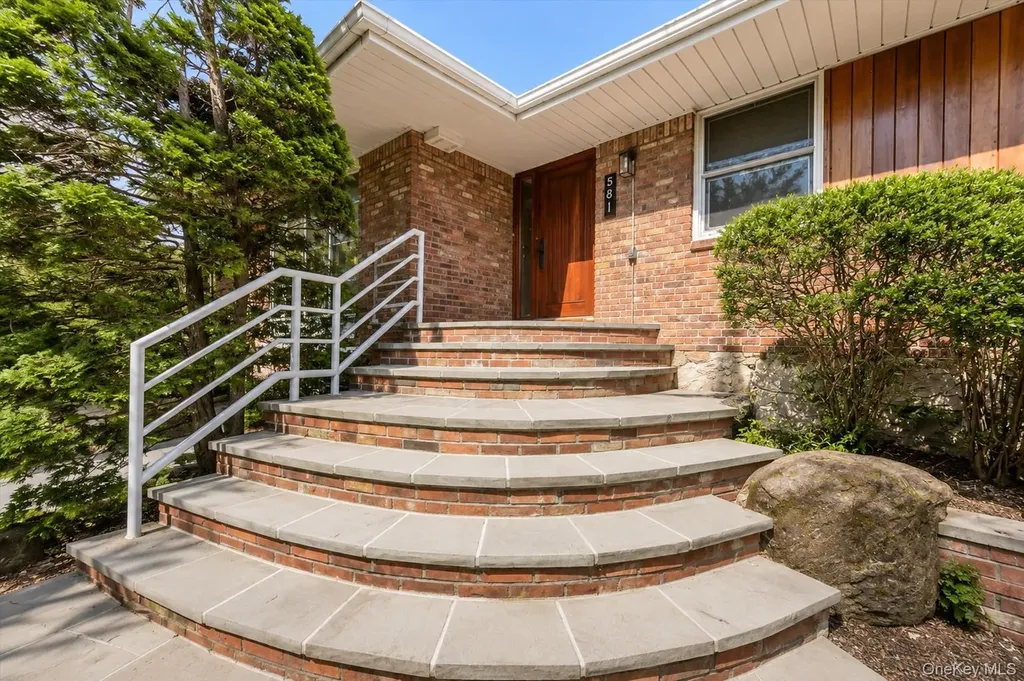 561 Golf Drive Valley Stream NY 11581