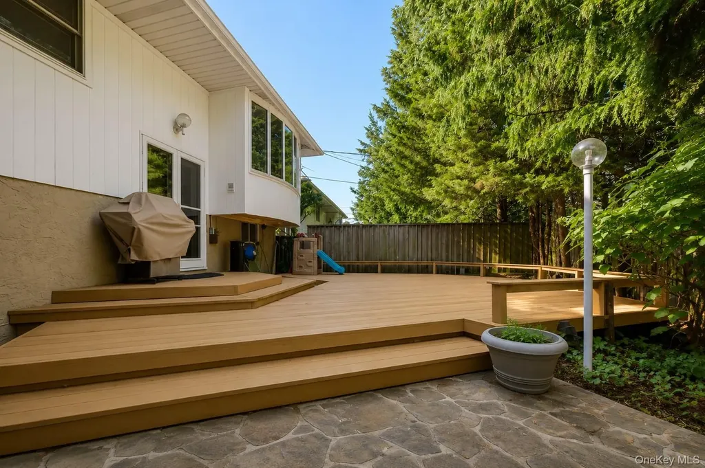 561 Golf Drive Valley Stream NY 11581