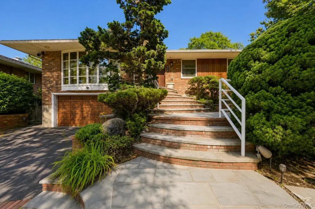 561 Golf Drive Valley Stream NY 11581
