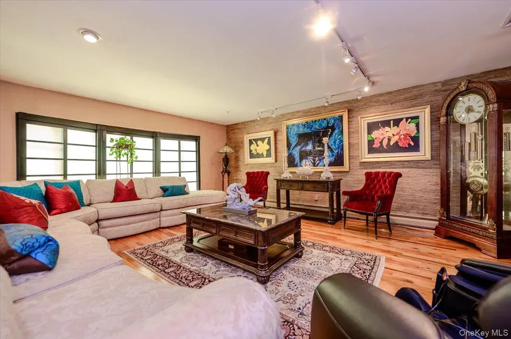 561 Golf Drive Valley Stream NY 11581