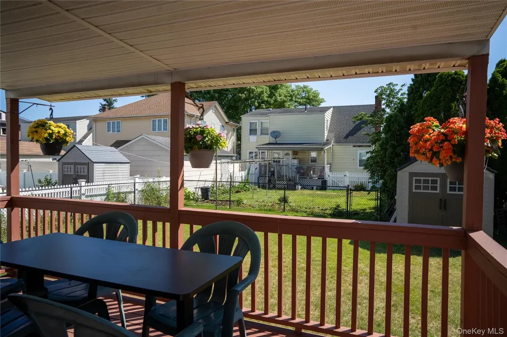 932 Cherry Lane Floral Park NY 11001