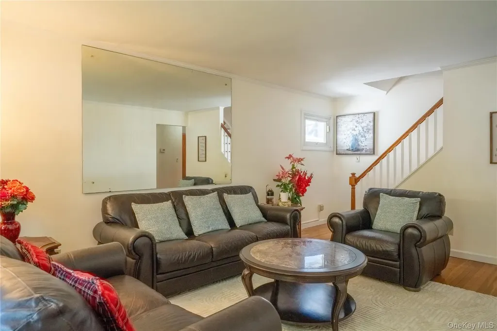 932 Cherry Lane Floral Park NY 11001