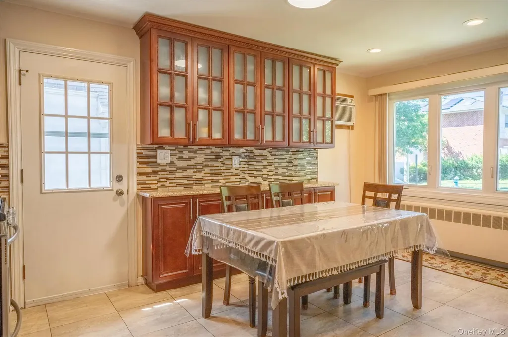 932 Cherry Lane Floral Park NY 11001