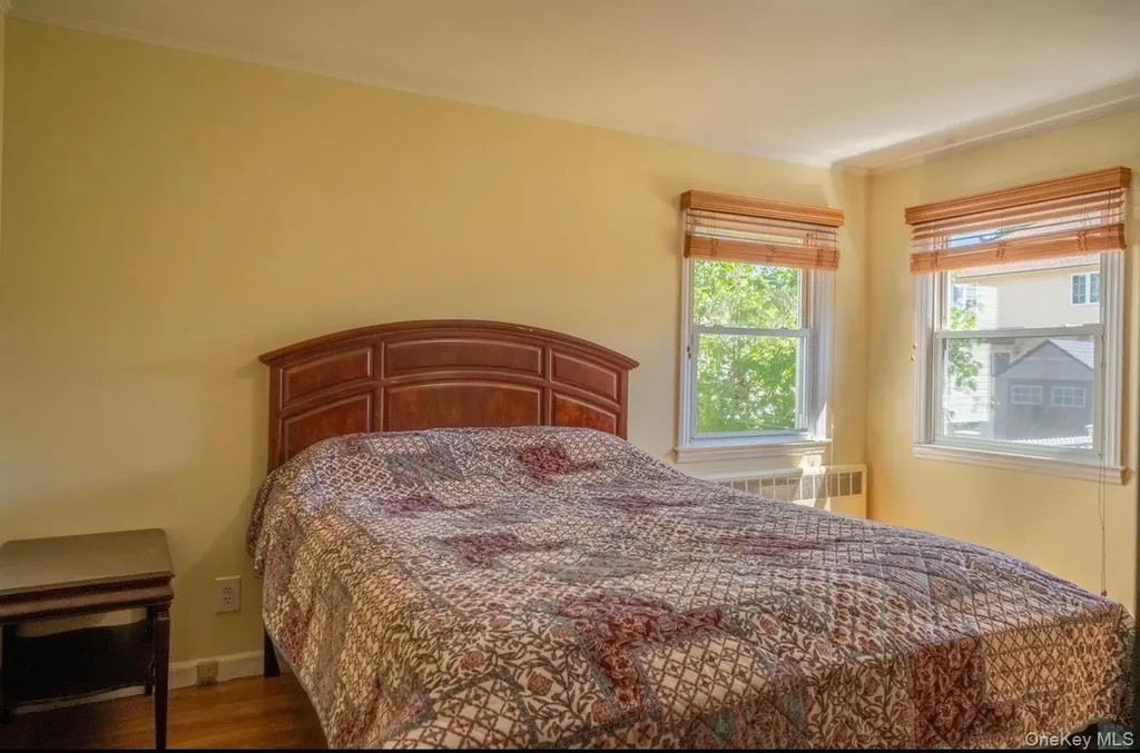 932 Cherry Lane Floral Park NY 11001