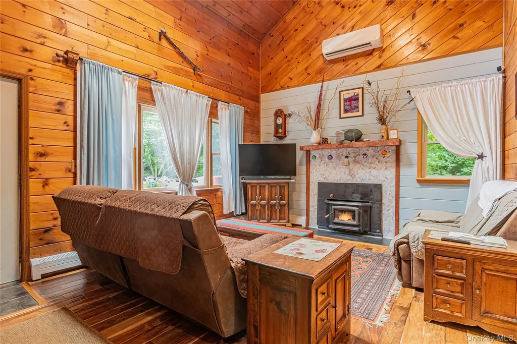 179 Hibernia Road Salt Point NY 12578