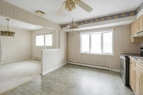 286 W 13th Street Deer Park NY 11729