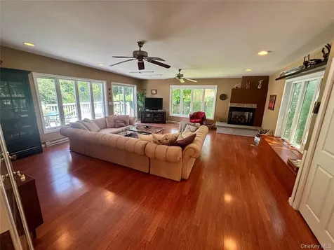 23 Hankin Loop Poughkeepsie NY 12601