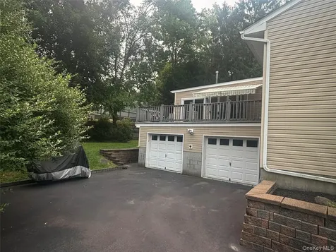 23 Hankin Loop Poughkeepsie NY 12601