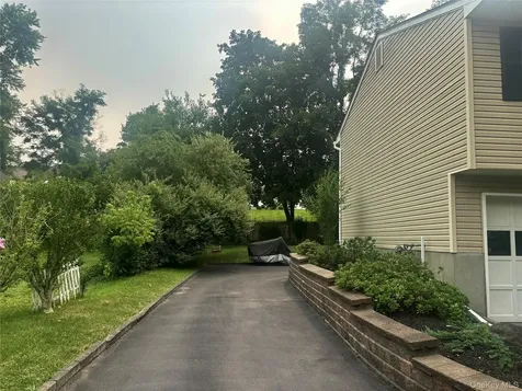 23 Hankin Loop Poughkeepsie NY 12601