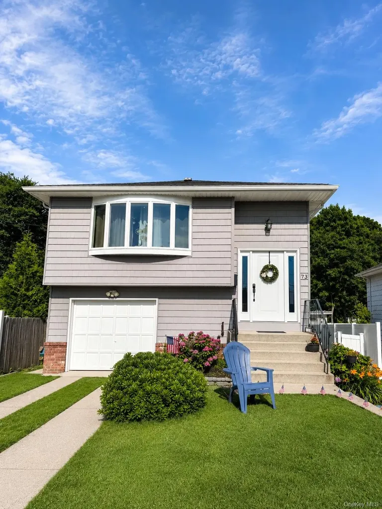 73 Cherokee Avenue West Islip NY 11795