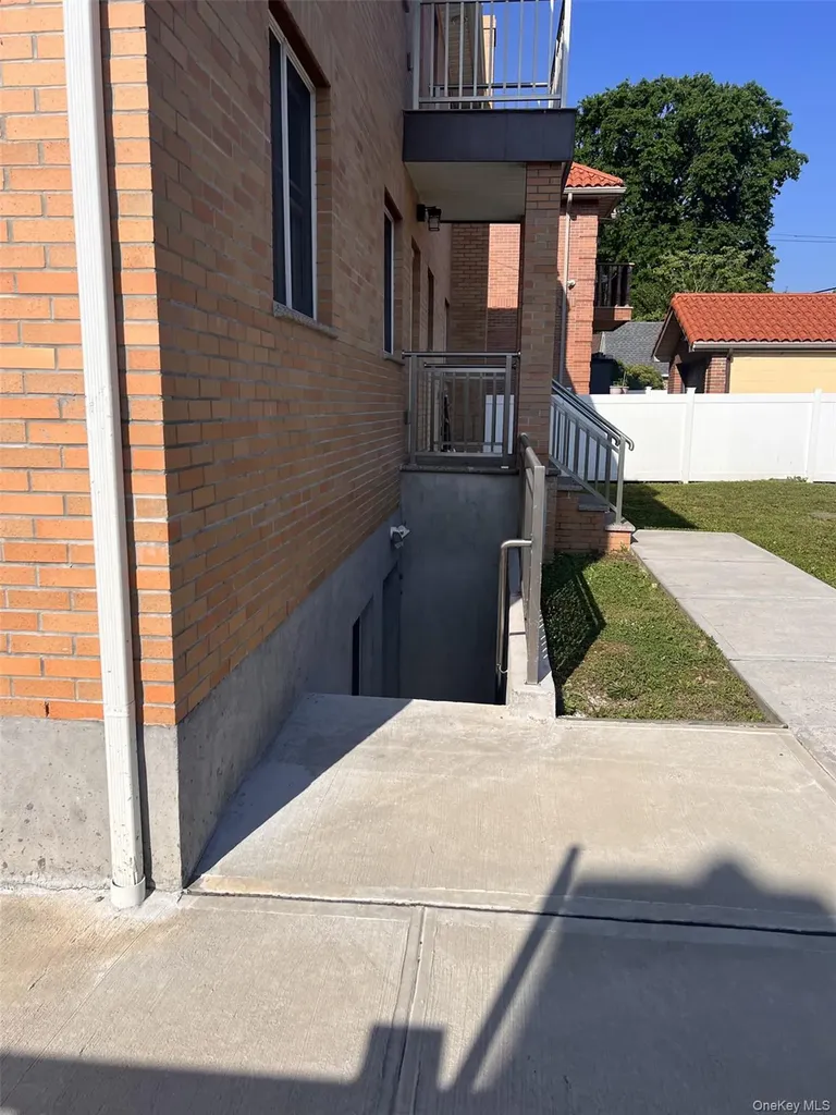196-43 45th Road Flushing NY 11358