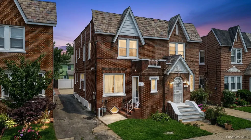 9431 239th Street Floral Park NY 11001