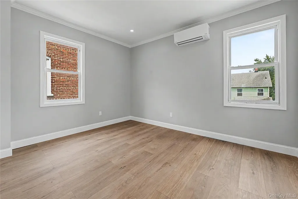 9431 239th Street Floral Park NY 11001