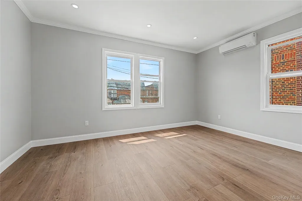 9431 239th Street Floral Park NY 11001