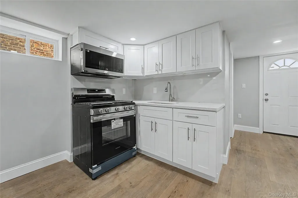 9431 239th Street Floral Park NY 11001
