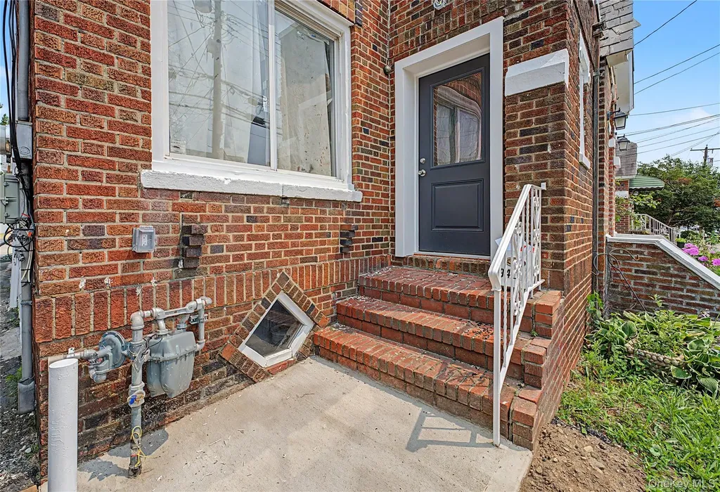 9431 239th Street Floral Park NY 11001