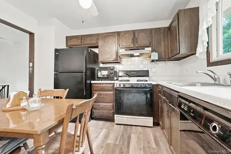 55 Sutton Park Road Poughkeepsie NY 12603