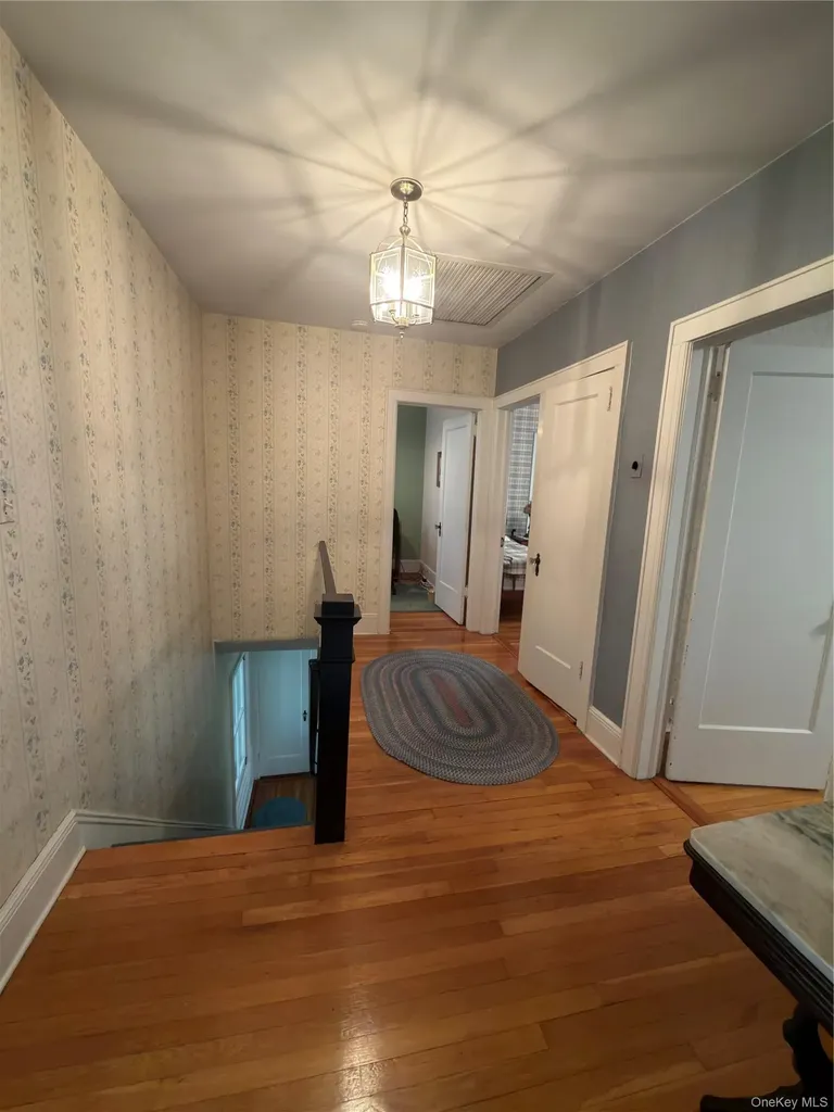 44 Muirfield Road Rockville Centre NY 11570