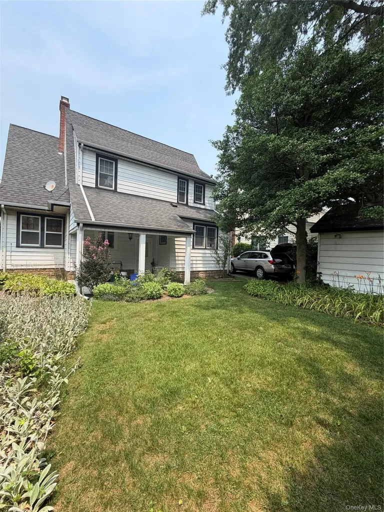 44 Muirfield Road Rockville Centre NY 11570