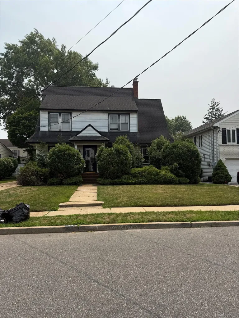 44 Muirfield Road Rockville Centre NY 11570
