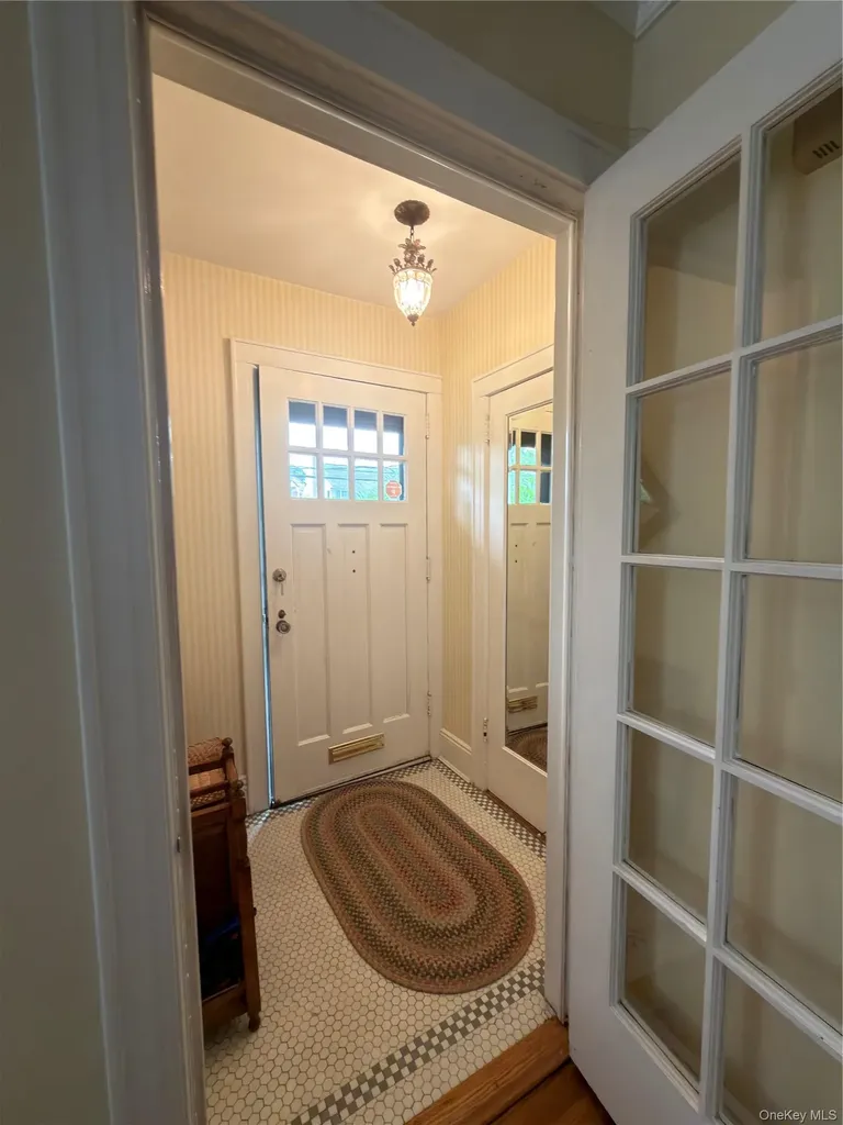 44 Muirfield Road Rockville Centre NY 11570