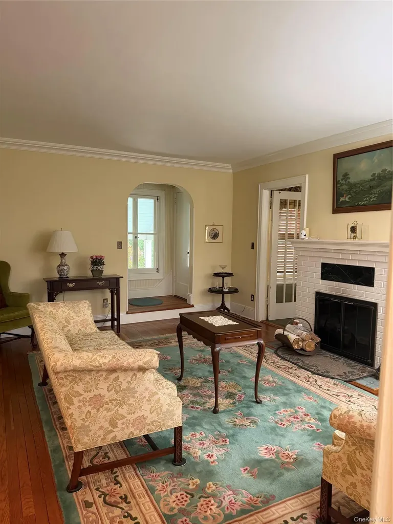 44 Muirfield Road Rockville Centre NY 11570
