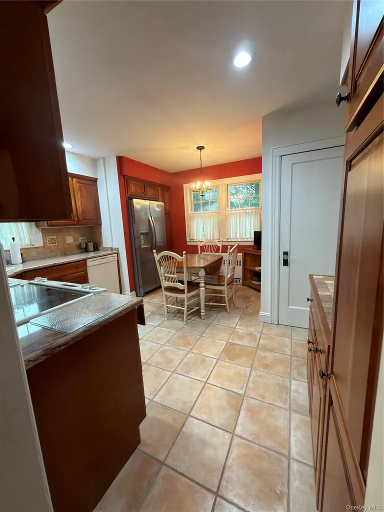 44 Muirfield Road Rockville Centre NY 11570