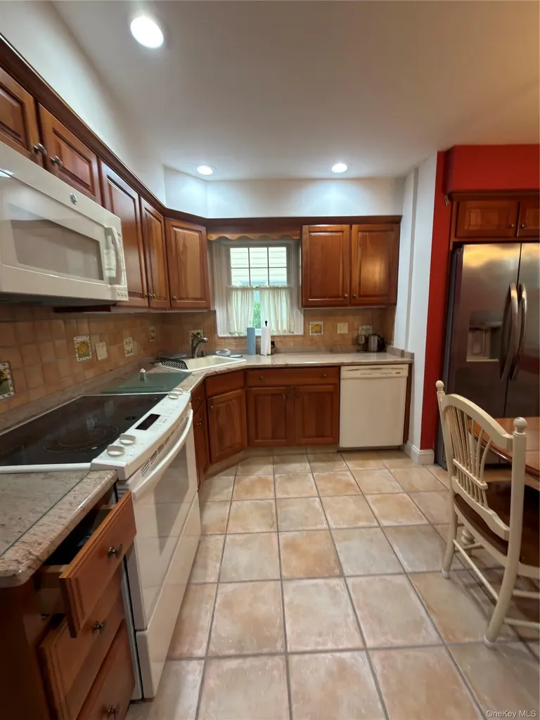 44 Muirfield Road Rockville Centre NY 11570