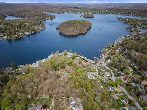 15 Colonial Terrace Mahopac NY 10541