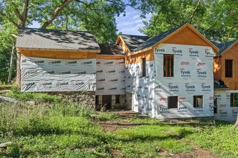 15 Colonial Terrace Mahopac NY 10541