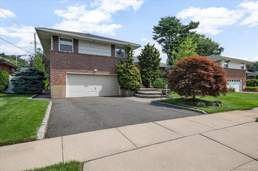 38 Birchwood Park Drive Syosset NY 11791